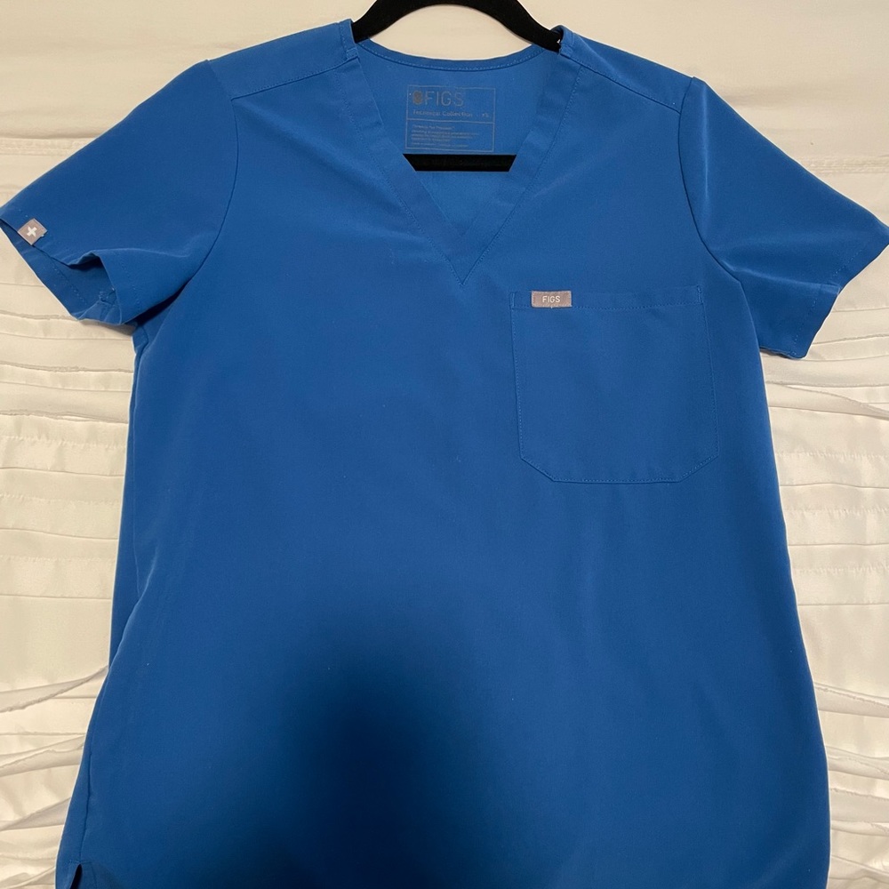 Katarina One Pocket Scrub Top